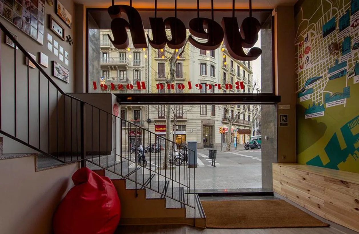 Yeah Hostel Barcelona entrance